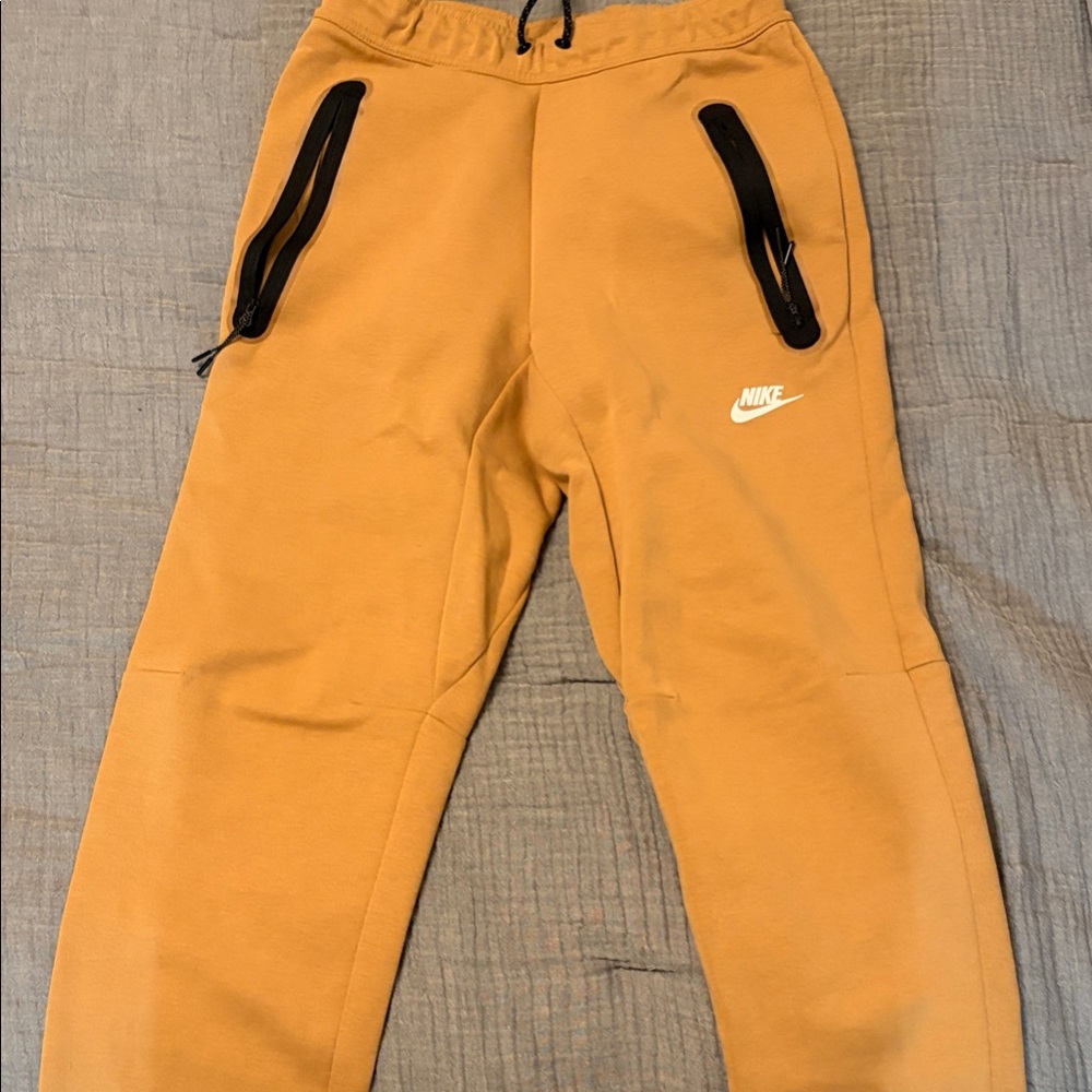 Nike XS Mustard Jogger Pants